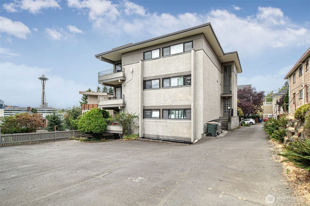 Photo of 914 6th Avenue N #201, Seattle, WA 98109 (MLS # 2576485)