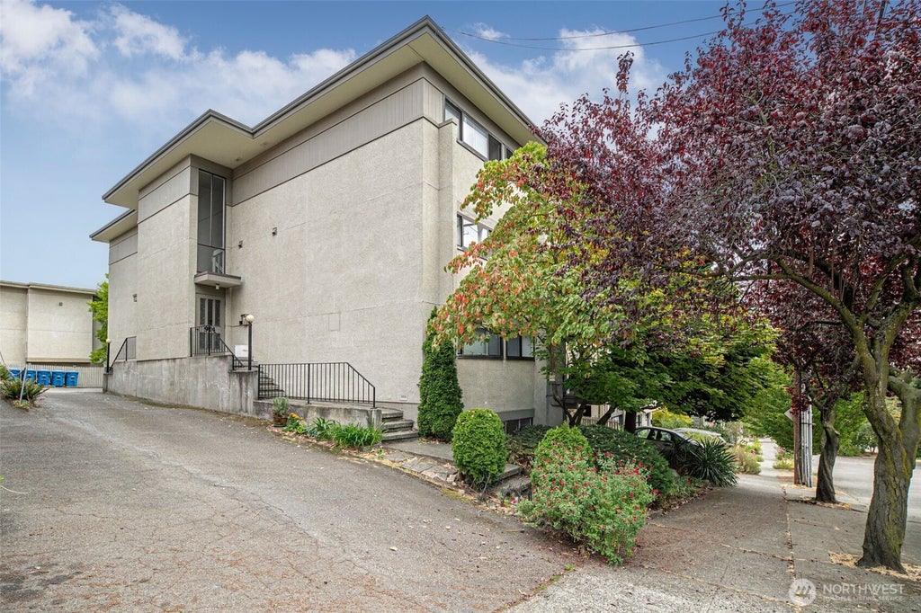 Photo of 914 6th Avenue N #201, Seattle, WA 98109 (MLS # 2576485)