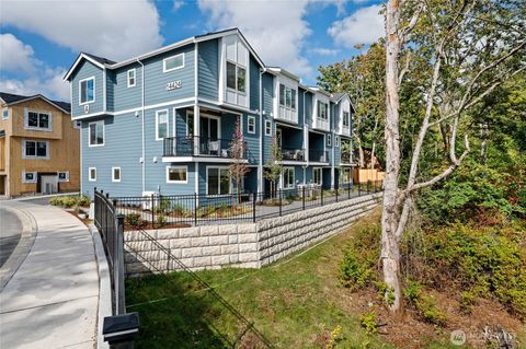 Photo of 14424 Madison Way #G5, Lynnwood, WA 98087 (MLS # 2442931)