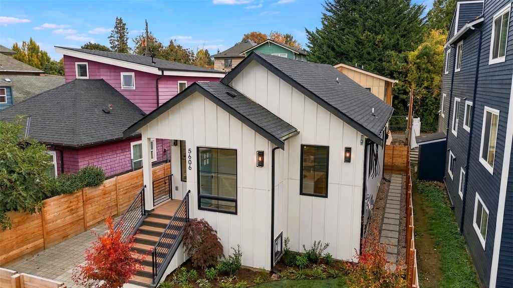 Photo of 5606 11th Avenue NE, Seattle, WA 98105 (MLS # 2598309)
