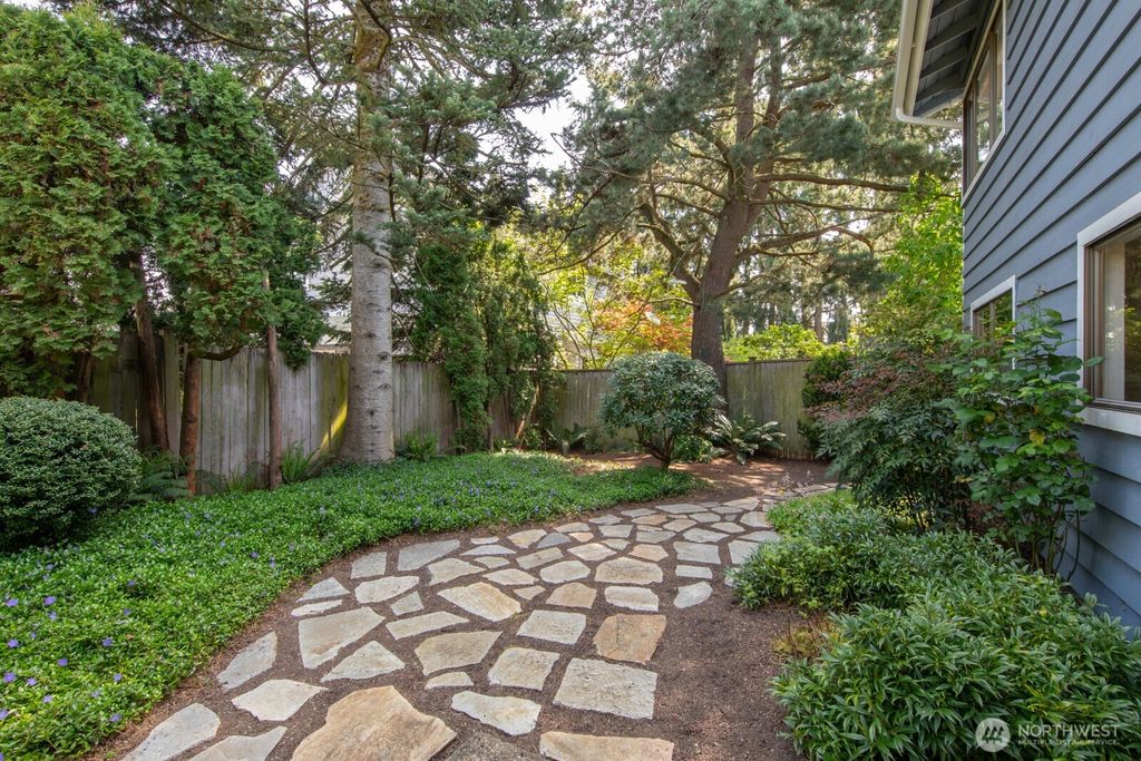 Photo of 6322 54th Avenue NE, Seattle, WA 98115 (MLS # 2354869)