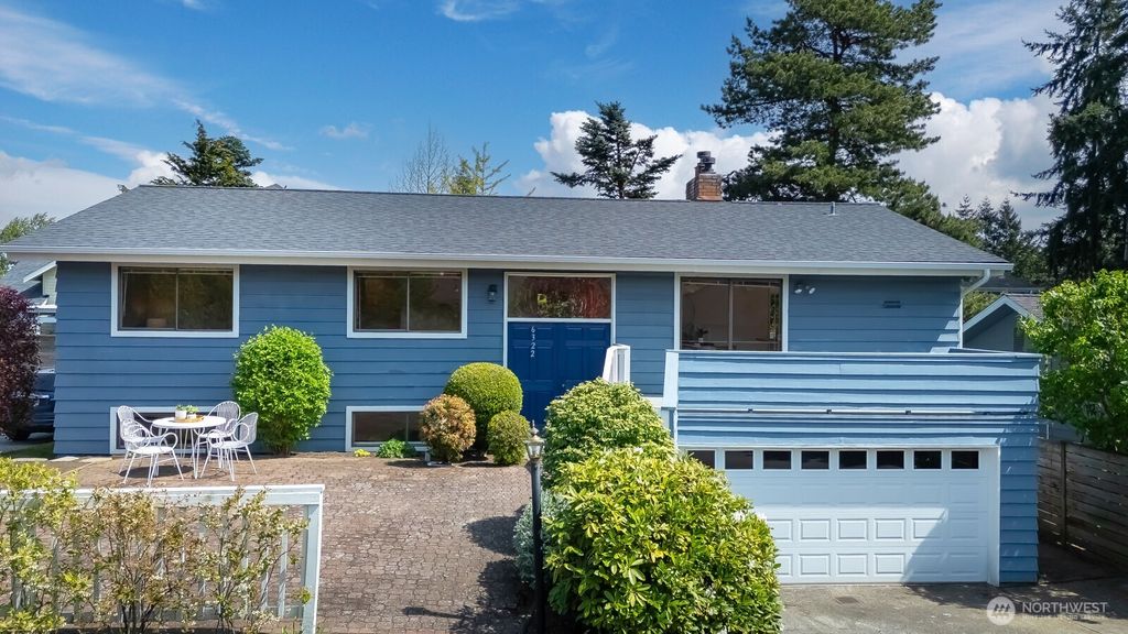 Photo of 6322 54th Avenue NE, Seattle, WA 98115 (MLS # 2354869)