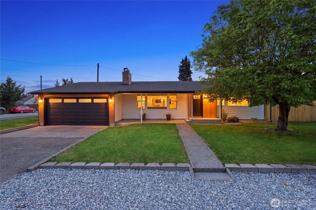 Photo of 707 11th Avenue, Milton, WA 98354 (MLS # 2527487)
