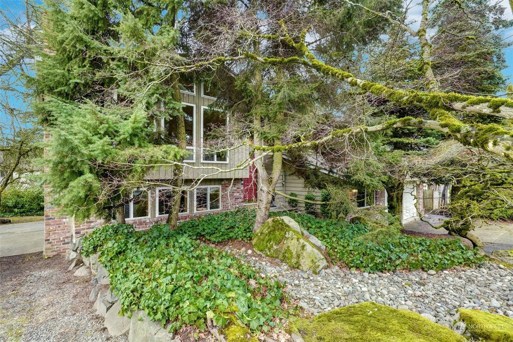 Photo of 15913 119th Avenue NE, Bothell, WA 98011 (MLS # 2039701)