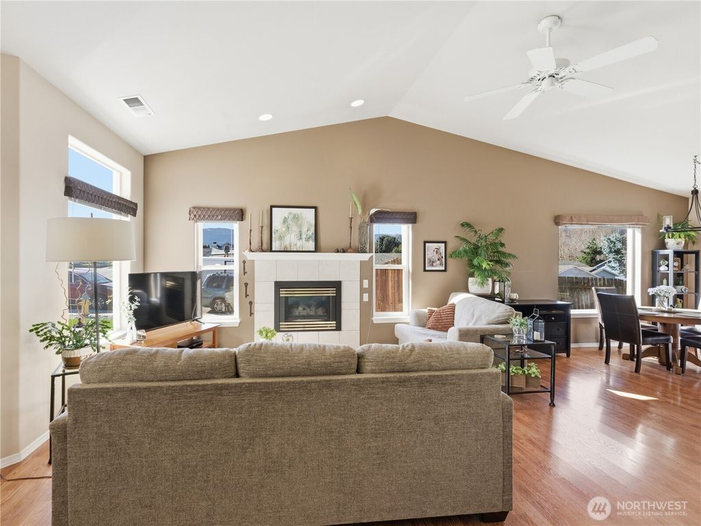 Photo of 316 S Mary Avenue, East Wenatchee, WA 98802 (MLS # 2498257)