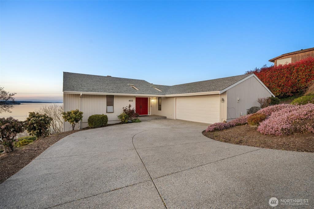 Photo of 602 S 288th Lane, Federal Way, WA 98003 (MLS # 2562397)