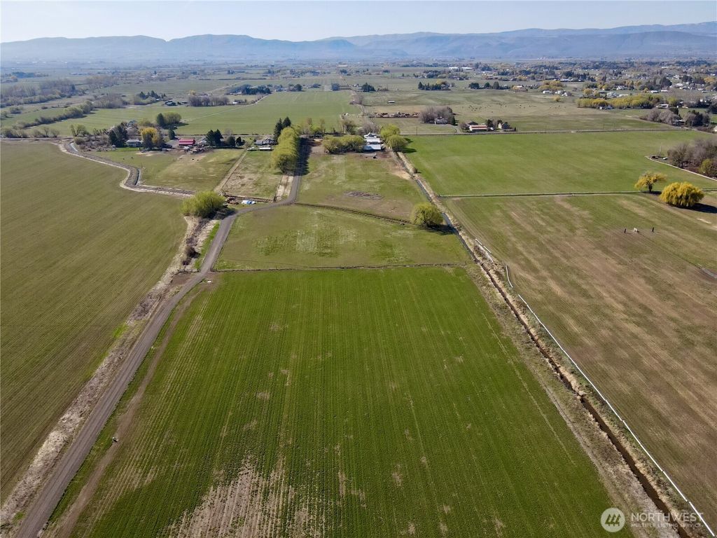 Photo of 861 Lyons Road, Ellensburg, WA 98926 (MLS # 2491490)