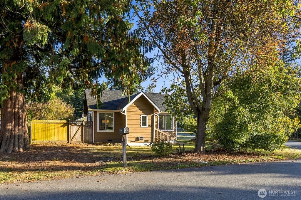Photo of 2431 Monroe Avenue, Everett, WA 98203 (MLS # 2591455)