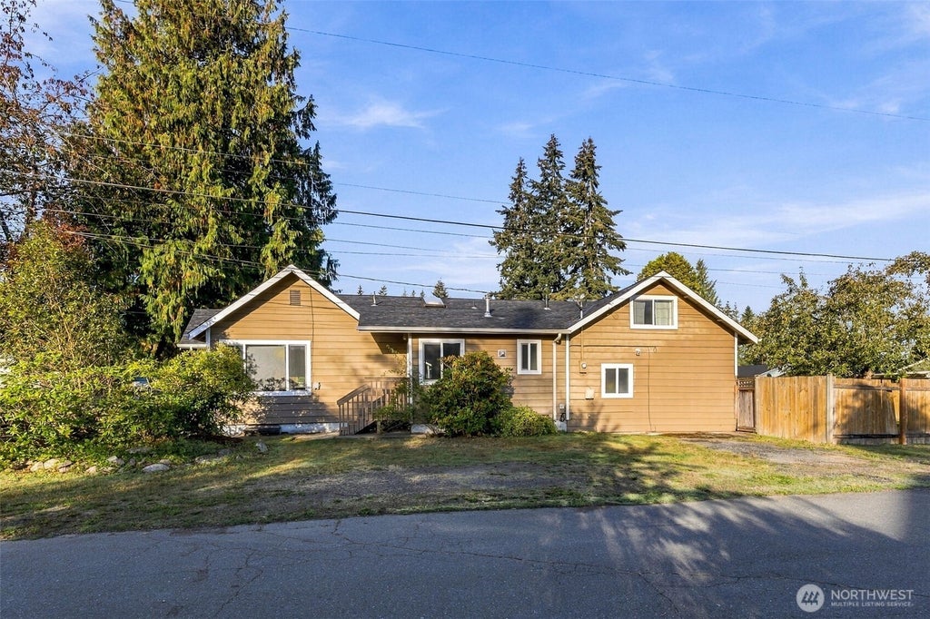 Photo of 2431 Monroe Avenue, Everett, WA 98203 (MLS # 2591455)