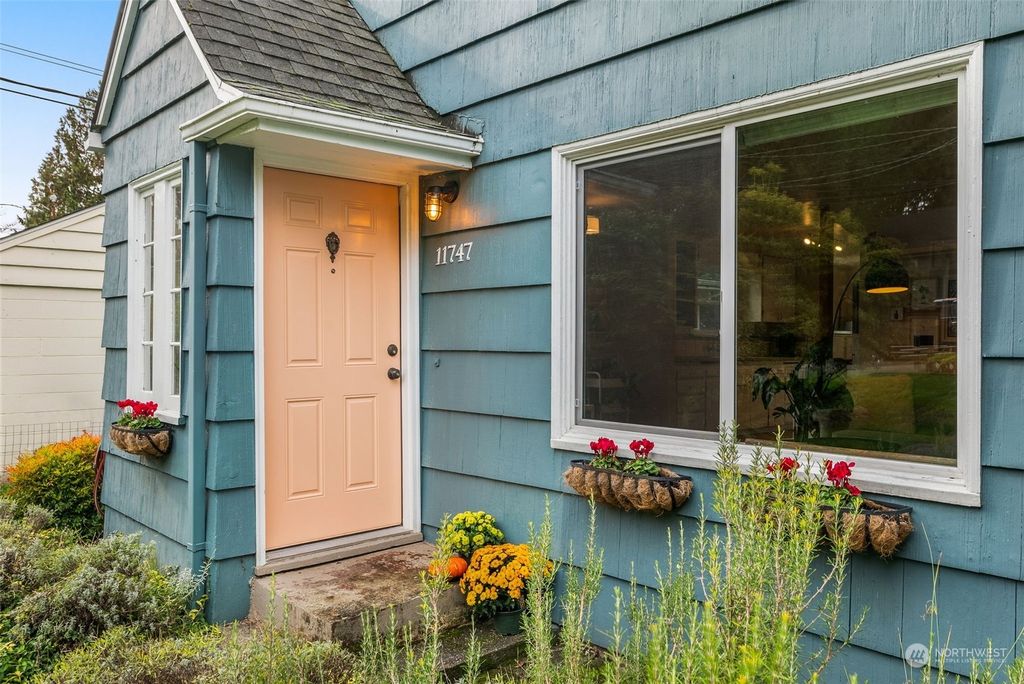 Photo of 11747 Bartlett Ave Ave NE, Seattle, WA 98125 (MLS # 2172869)
