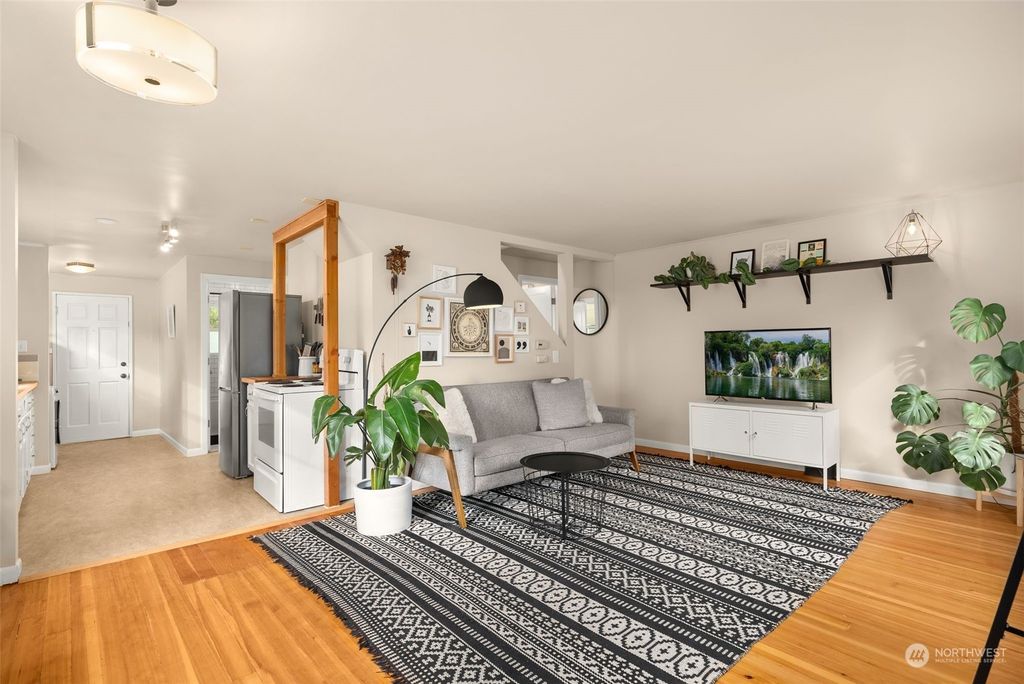 Photo of 11747 Bartlett Ave Ave NE, Seattle, WA 98125 (MLS # 2172869)