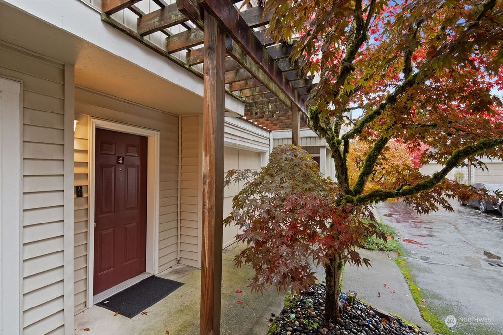 Photo of 2961 142nd Place SE #4, Bellevue, WA 98007 (MLS # 2307656)