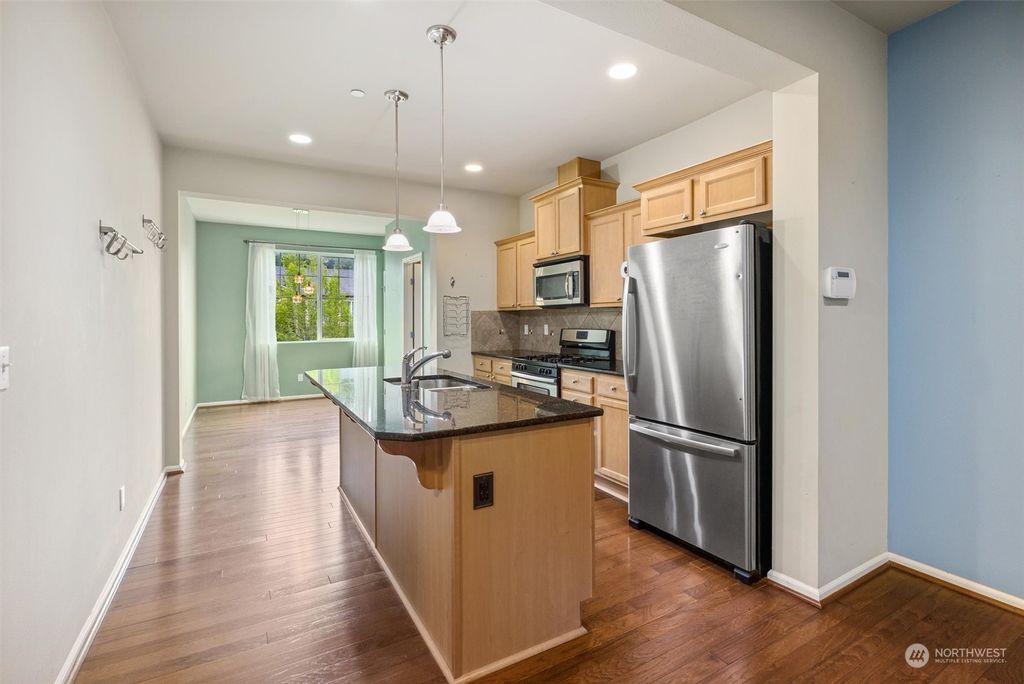 listing image 9367013522007384237