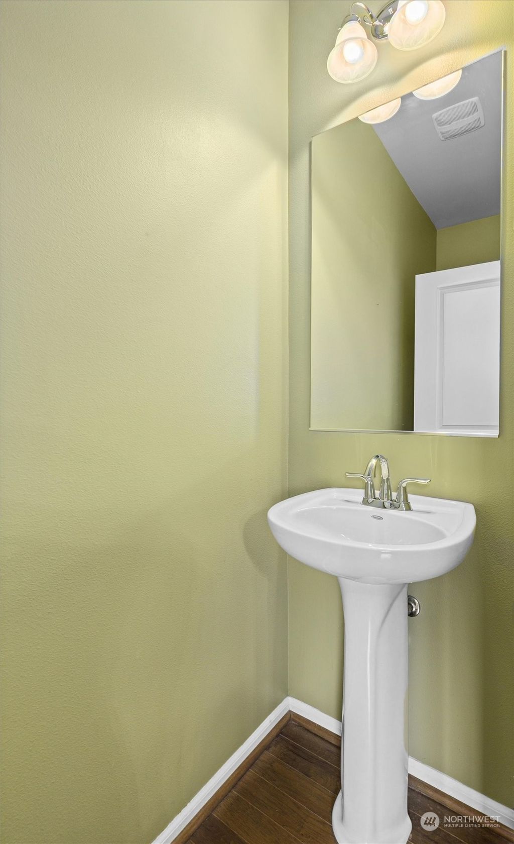 listing image 9368087654681598693