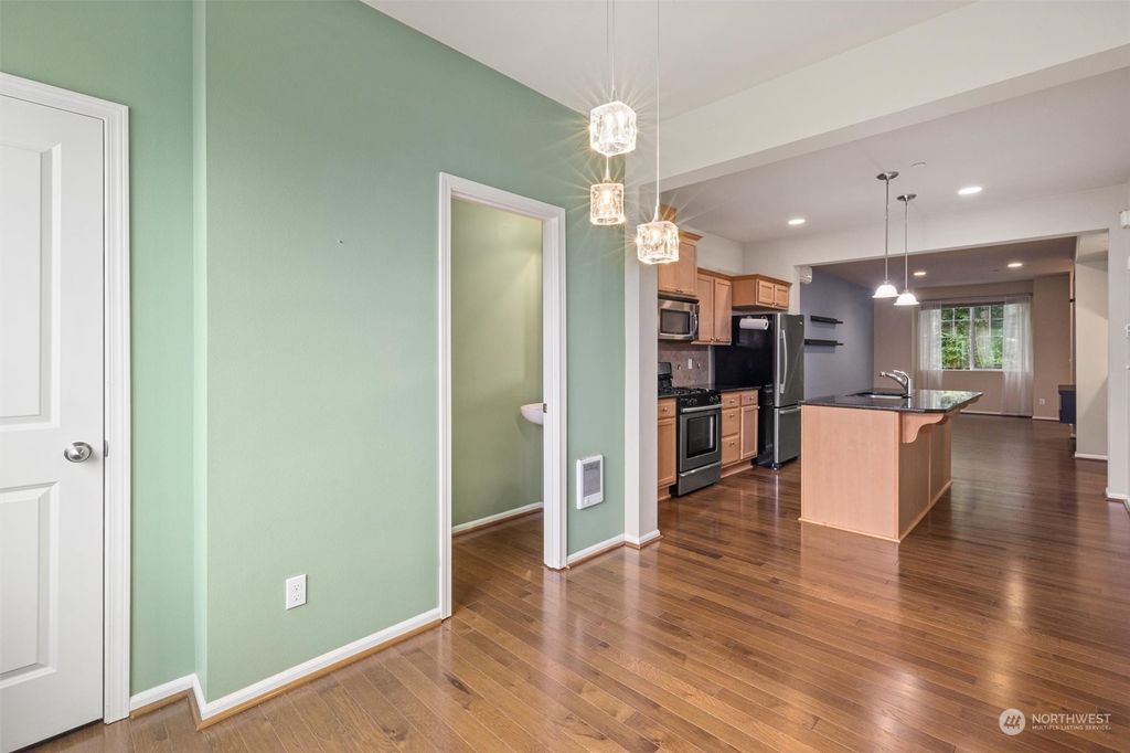 listing image 9366242725531247669