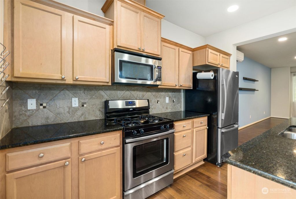 listing image 9364357060873481796