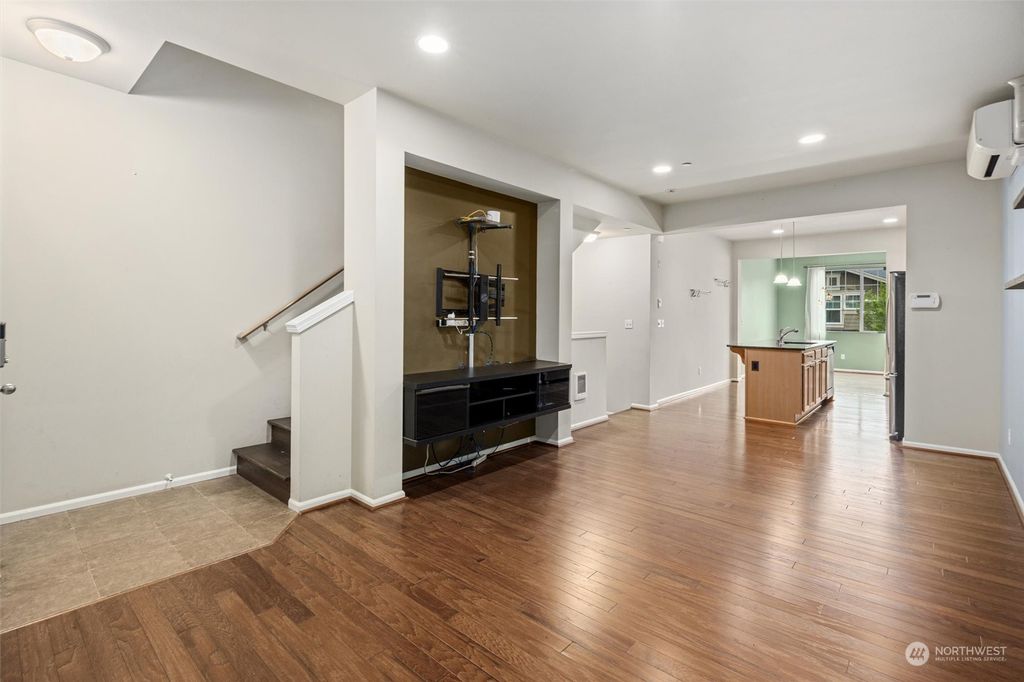listing image 9368105135719587787