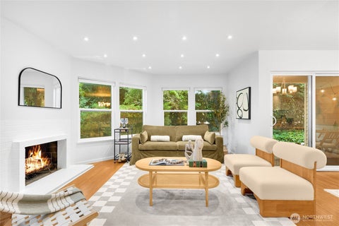 Photo of 14651 NE 40th Street #F5, Bellevue, WA 98007 (MLS # 2565405)