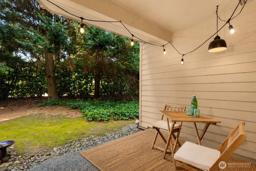 Photo of 14651 NE 40th Street #F5, Bellevue, WA 98007 (MLS # 2565405)