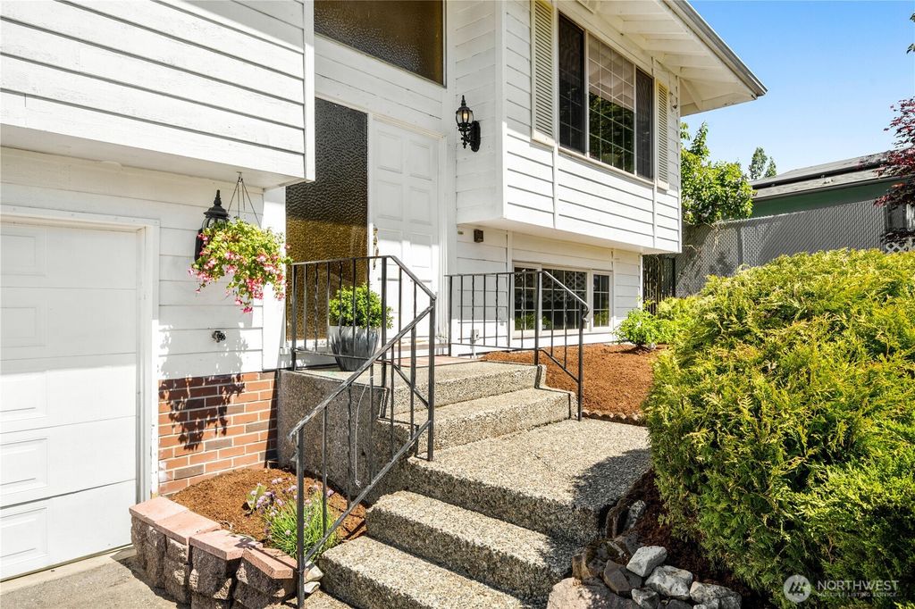 Photo of 11304 SE 179th Street, Renton, WA 98055 (MLS # 2362346)