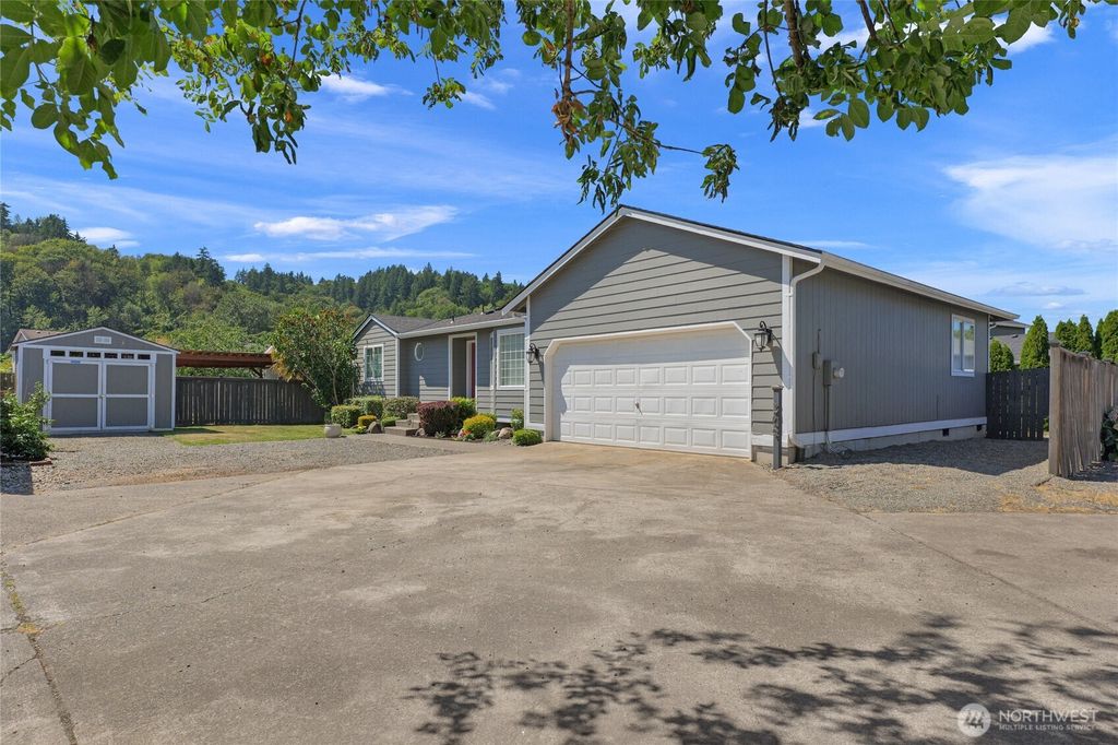 Photo of 209 4th Avenue N, Algona, WA 98001 (MLS # 2404648)