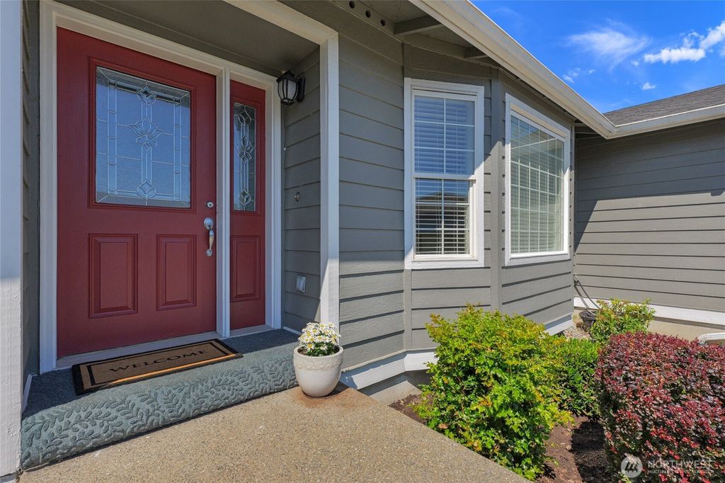 Photo of 209 4th Avenue N, Algona, WA 98001 (MLS # 2404648)