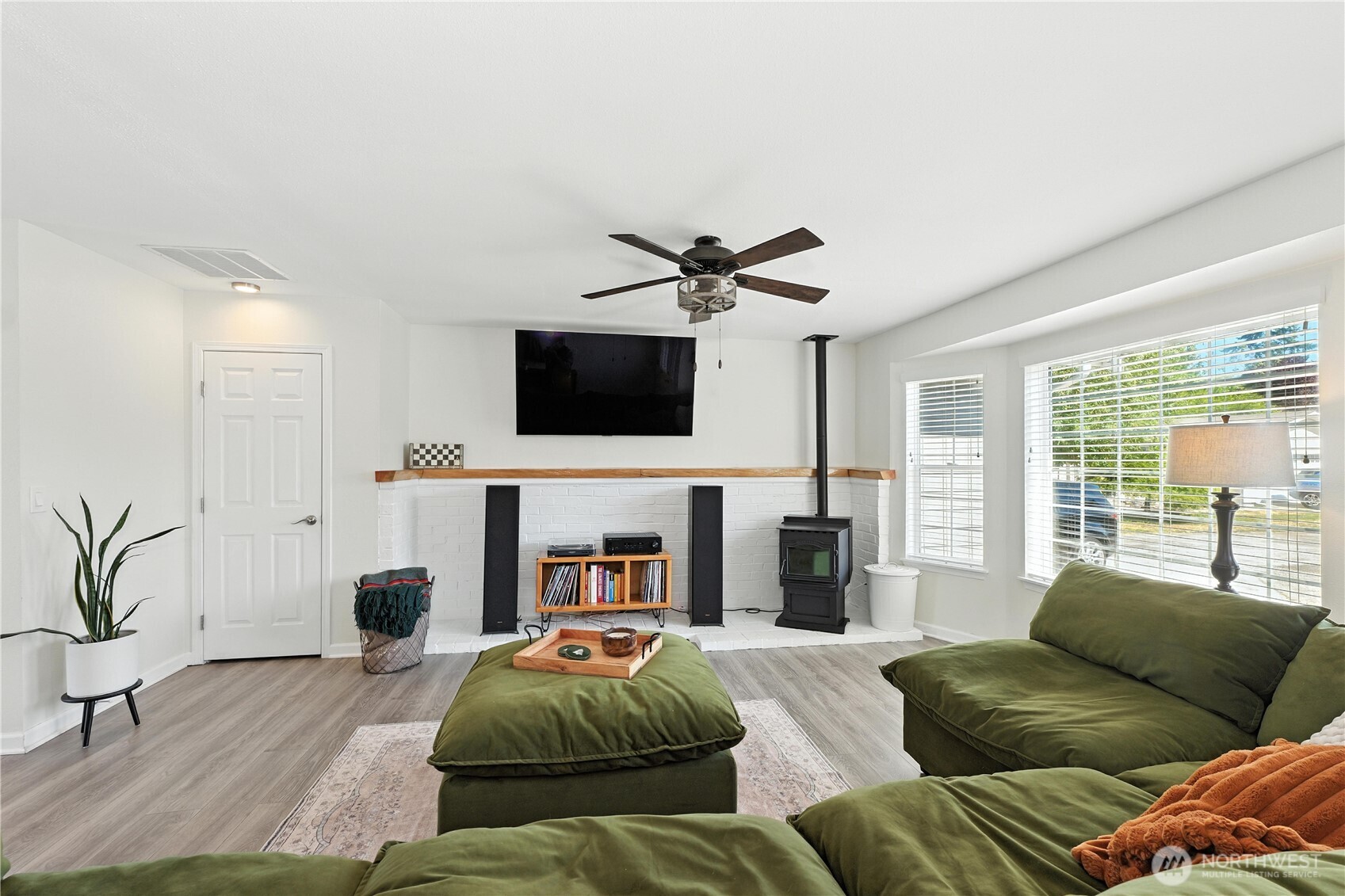 209 4th Avenue N