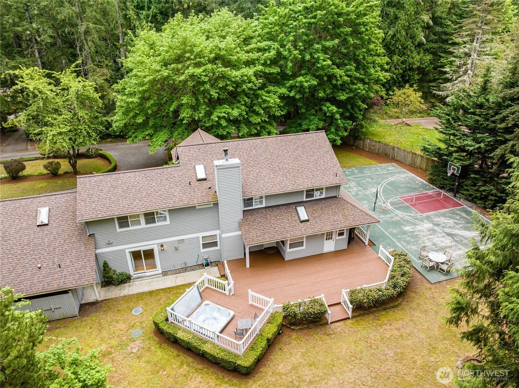 Photo of 703 245th Place NE, Sammamish, WA 98074 (MLS # 2508011)