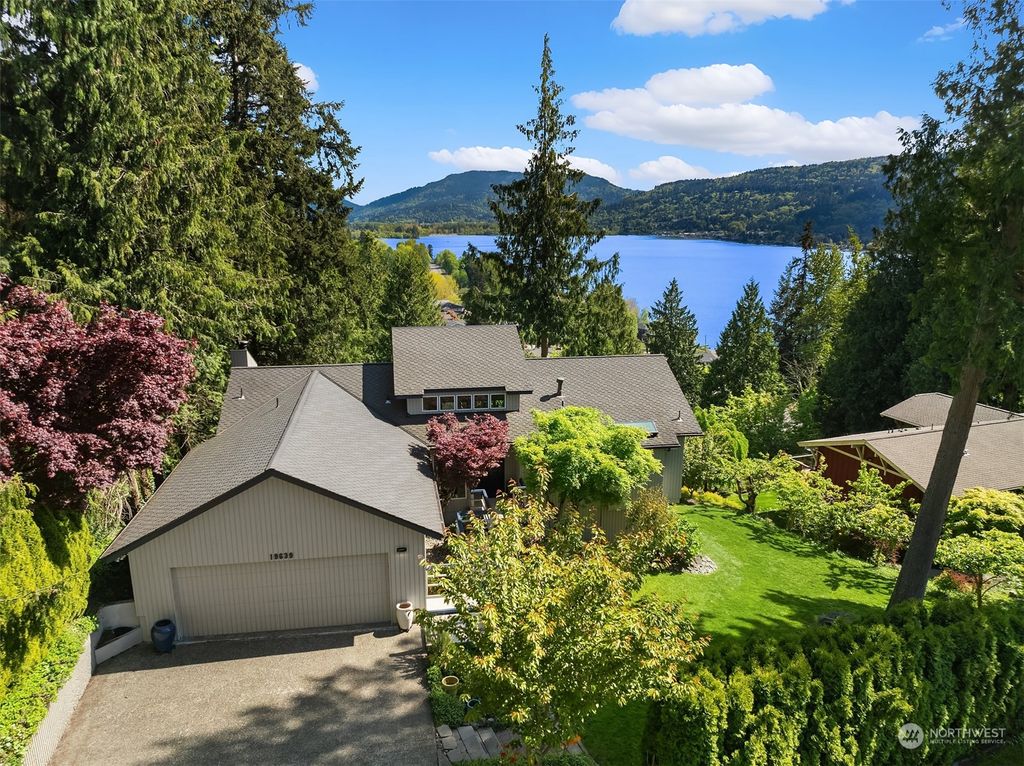 Photo of 19639 SE 29th Street, Sammamish, WA 98075 (MLS # 2231143)