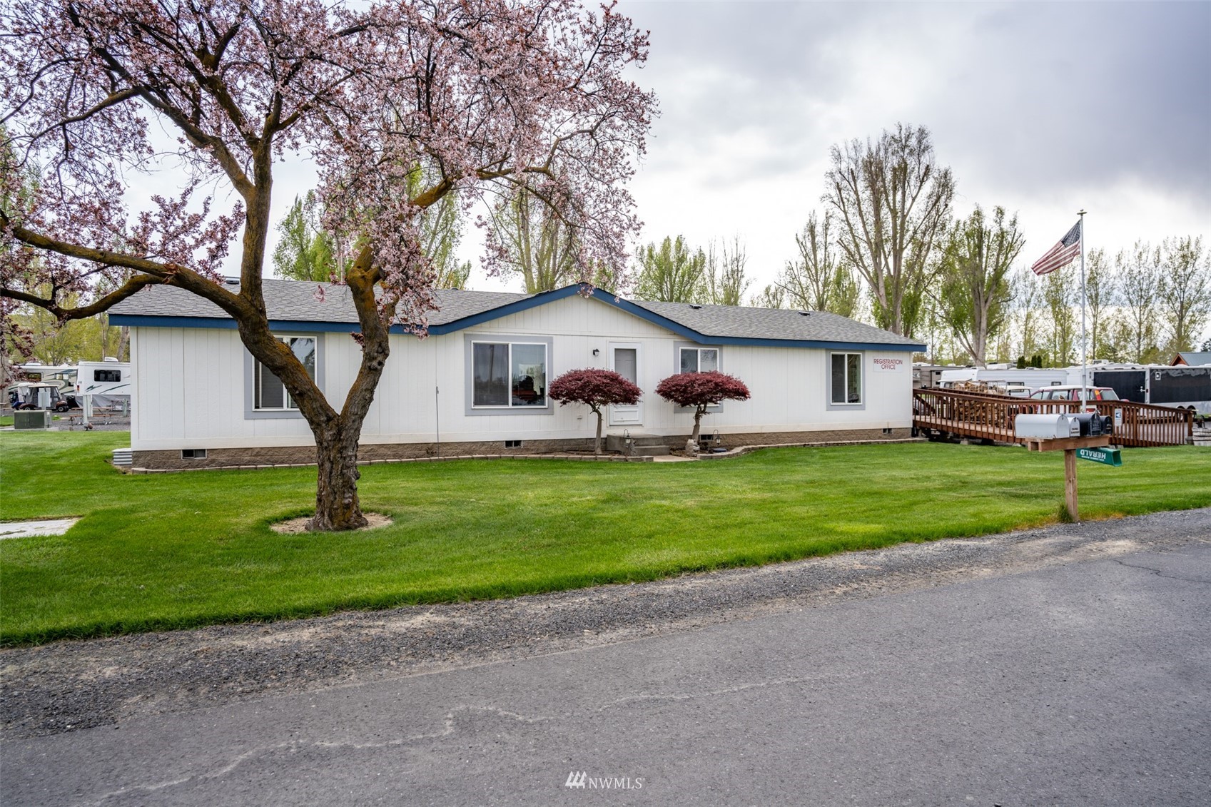 6897 E Highway 262