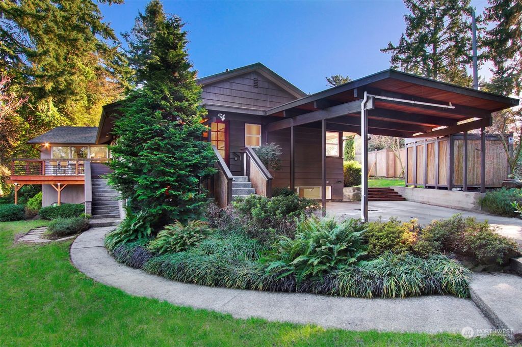 Photo of 17010 24th Avenue SW, Burien, WA 98166 (MLS # 2201769)