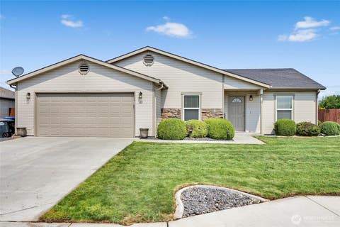 Photo of 312 E Linden Avenue, Moses Lake, WA 98837 (MLS # 2570396)