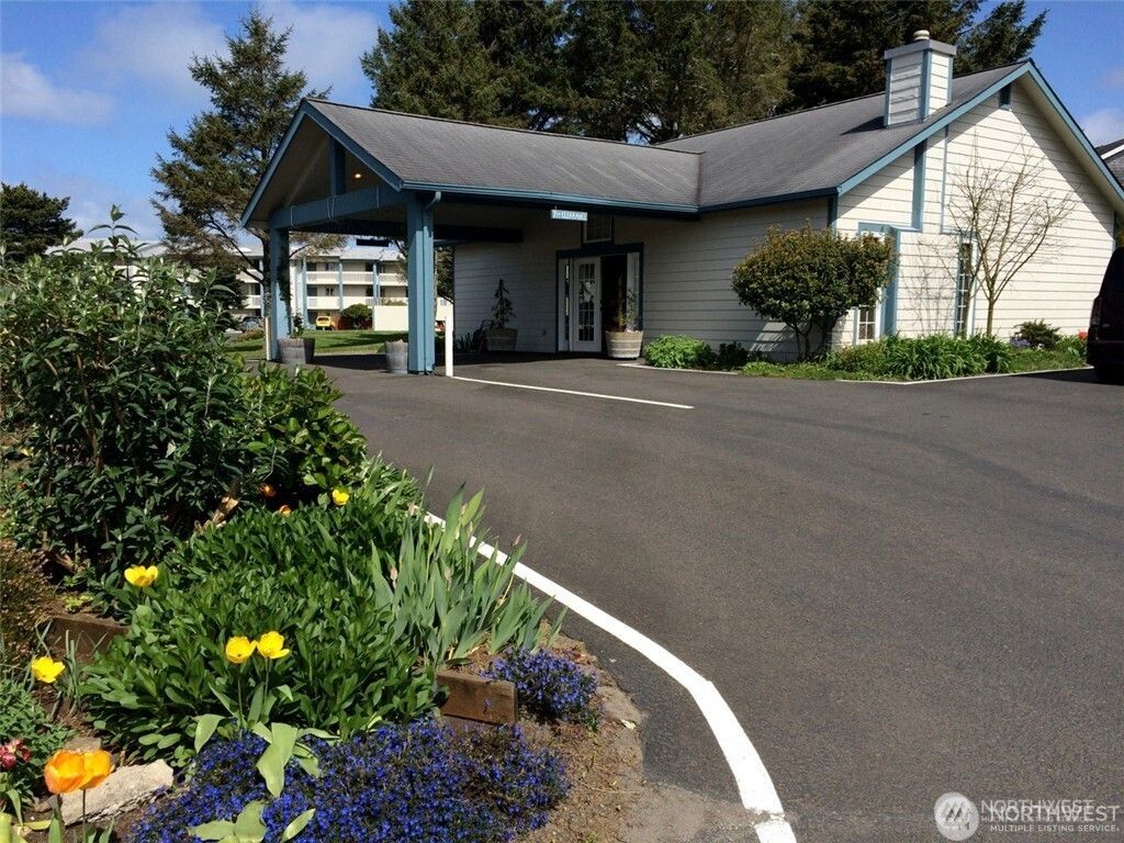 Photo of 210 26th Street NW #207-8, Long Beach, WA 98631 (MLS # 2487757)