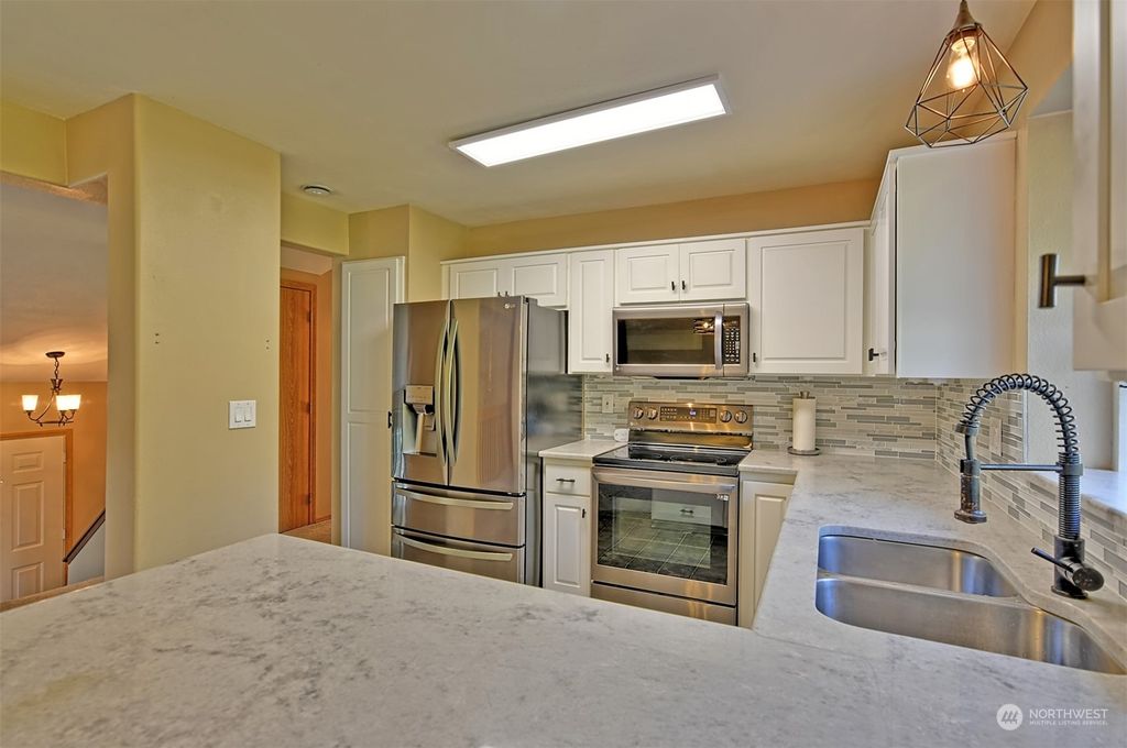Photo of 16102 82nd Place NE, Kenmore, WA 98028 (MLS # 1999142)