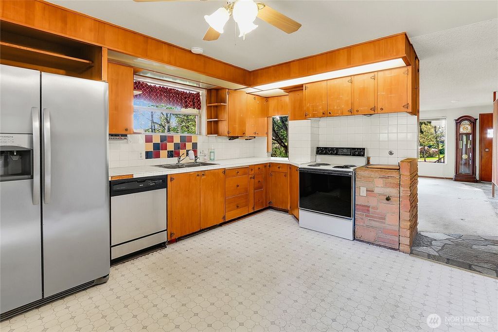 Photo of 13936 4th Avenue SW, Burien, WA 98166 (MLS # 2365847)