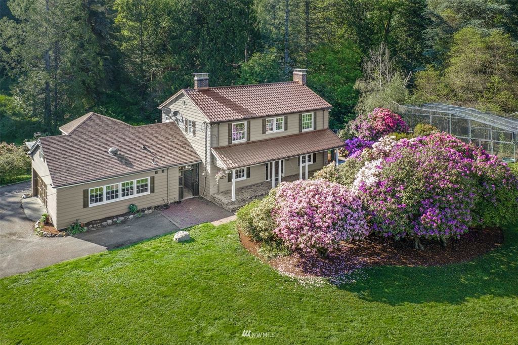 Photo of 12653 Avondale Road NE, Redmond, WA 98052 (MLS # 1943534)