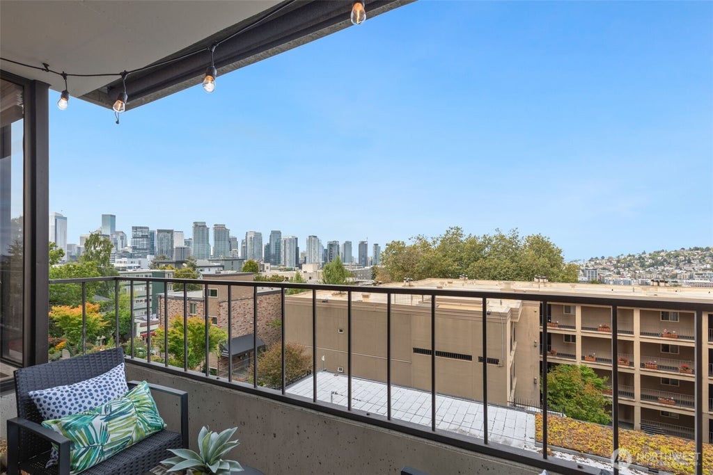 Photo of 601 Belmont Avenue E #D3, Seattle, WA 98102 (MLS # 2584435)