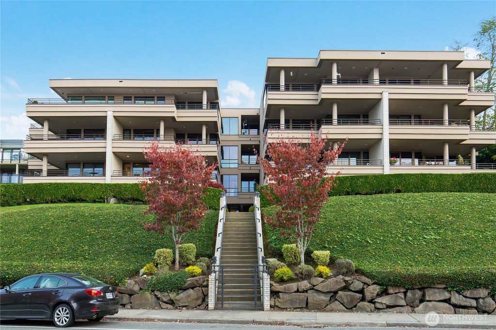 Photo of 735 1st Street S #103, Kirkland, WA 98033 (MLS # 2496311)