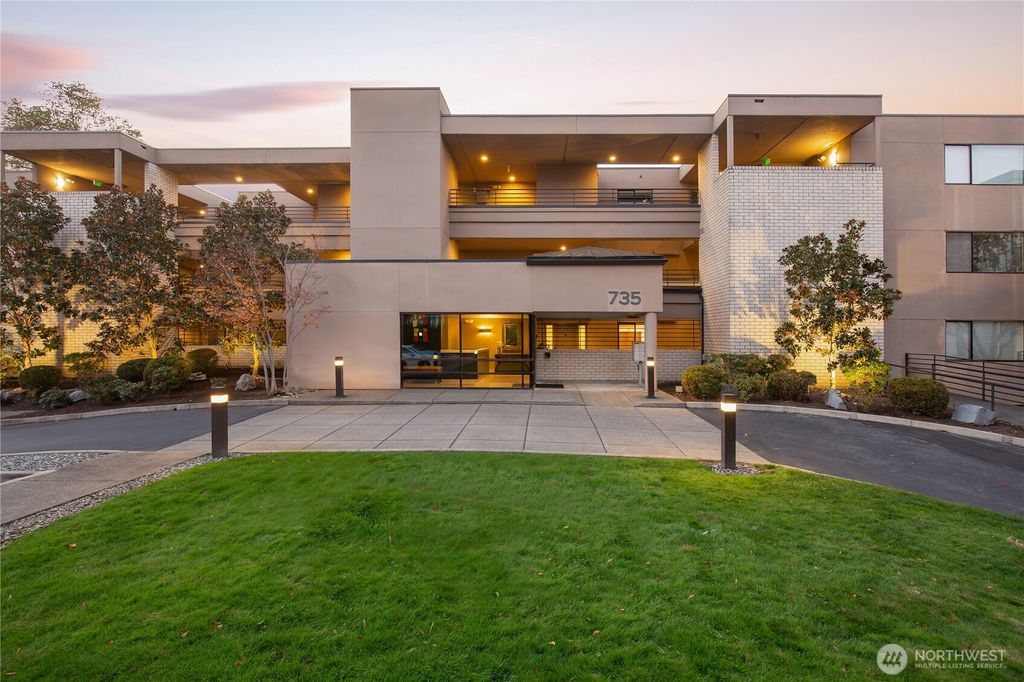 Photo of 735 1st Street S #103, Kirkland, WA 98033 (MLS # 2496311)