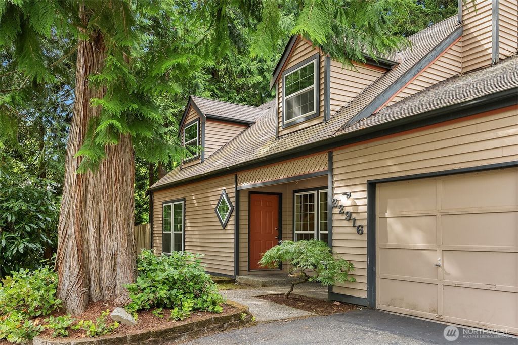 Photo of 22916 NE 20th Place, Sammamish, WA 98074 (MLS # 2431109)