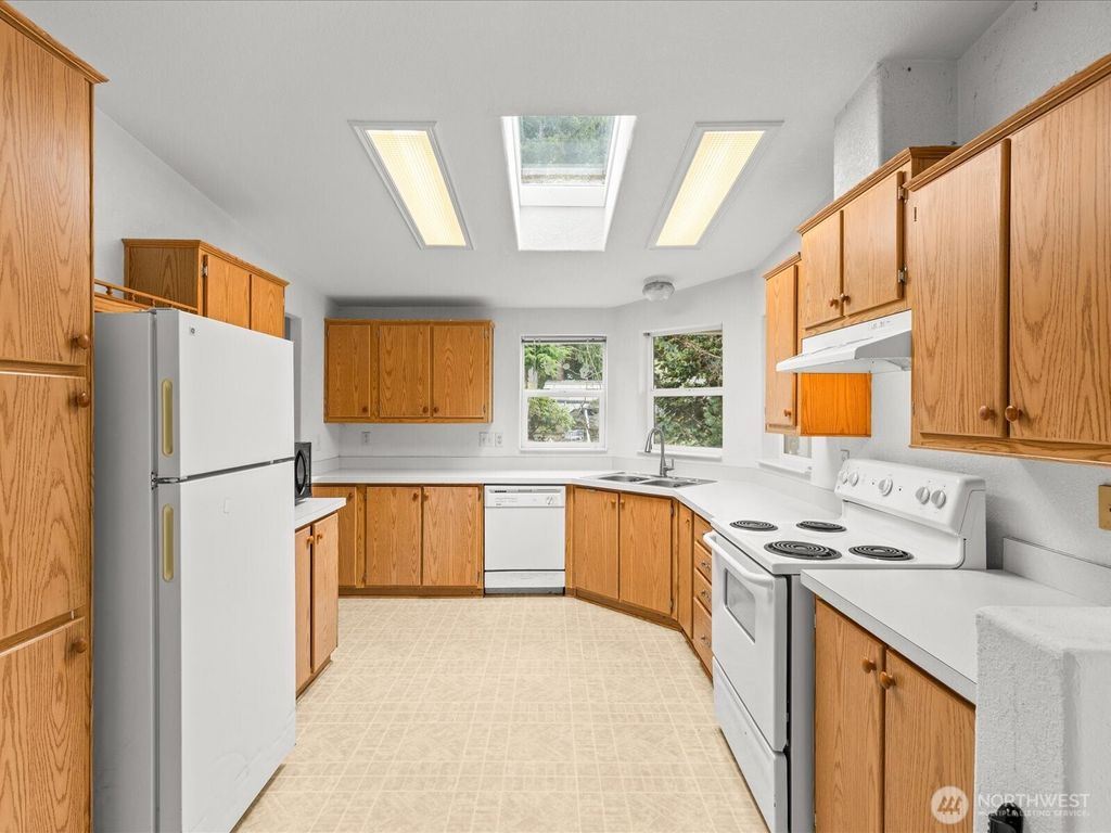 Photo of 20524 32nd DR SE Dr, Bothell, WA 98012 (MLS # 2489282)