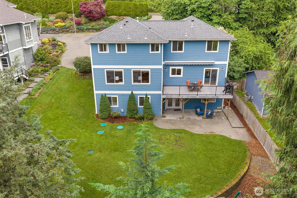 Photo of 211 210th Avenue NE, Sammamish, WA 98074 (MLS # 2565830)