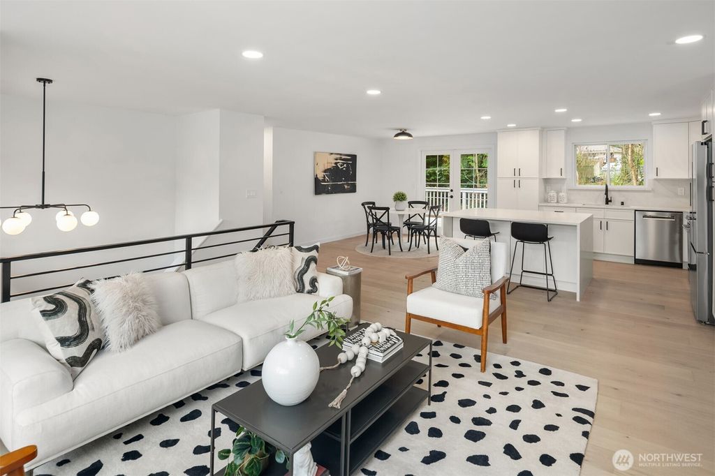 Photo of 13307 NE 77th Street, Redmond, WA 98052 (MLS # 2483997)