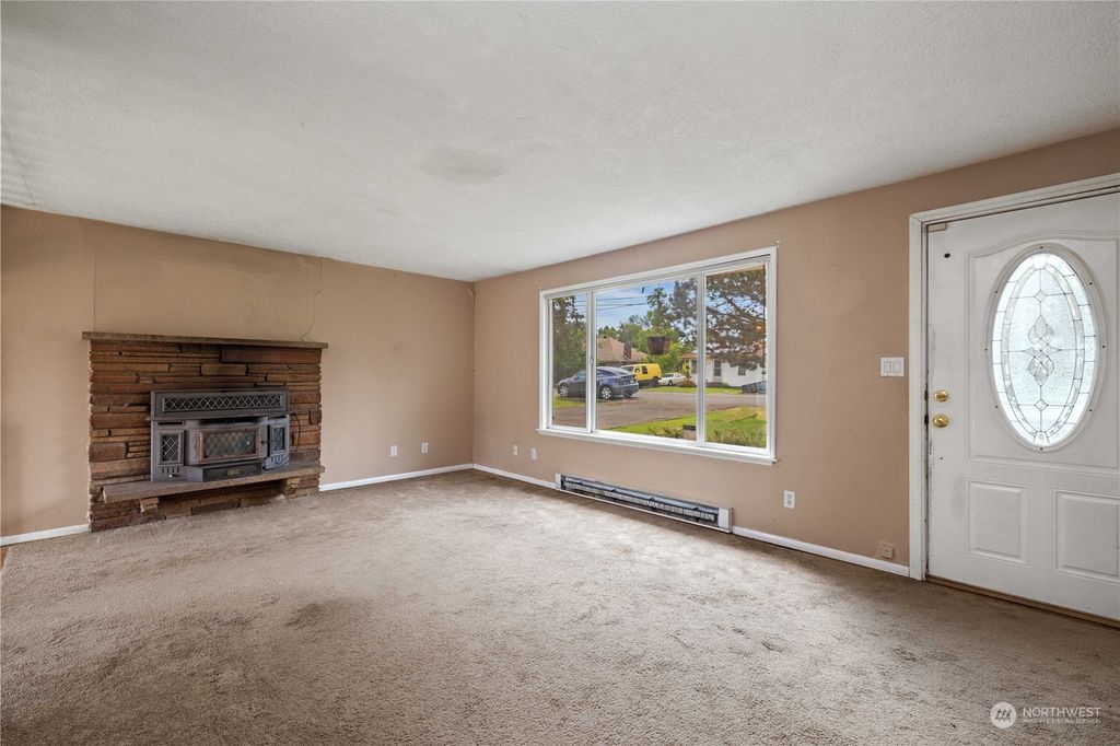 Photo of 218 2nd Avenue SW, Pacific, WA 98047 (MLS # 2259466)