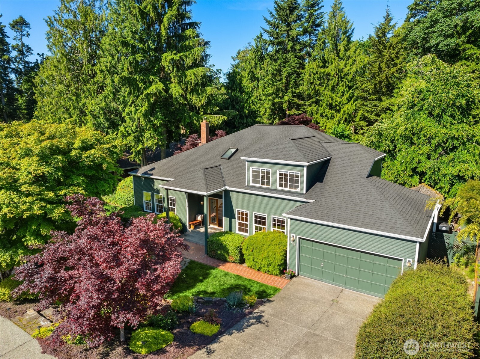 617 Azalea Avenue NE