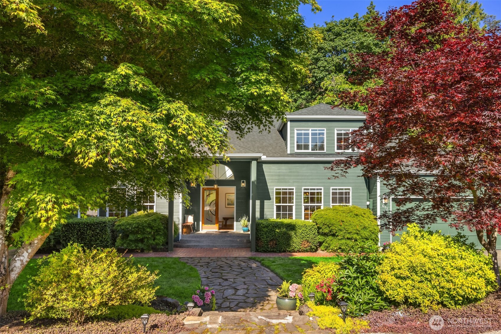 617 Azalea Avenue NE