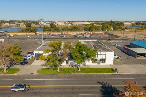 Photo of 610 E Broadway Avenue, Moses Lake, WA 98837 (MLS # 2585876)