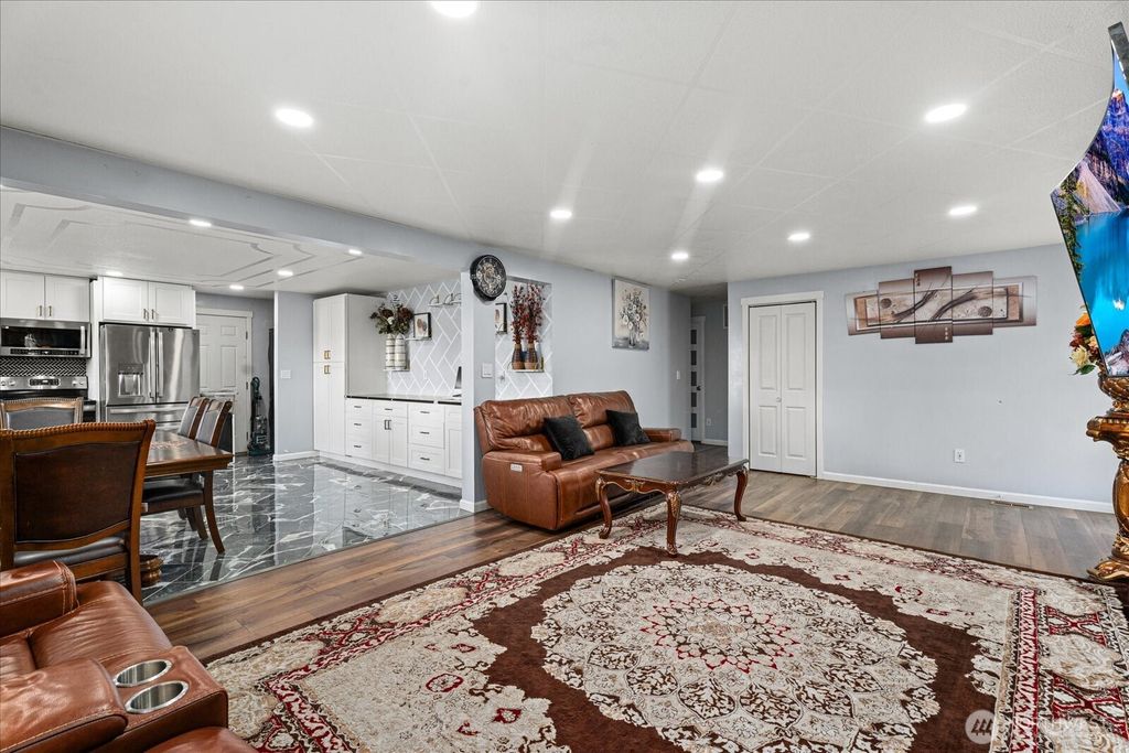 Photo of 5537 S 119th St St, Seattle, WA 98178 (MLS # 2460107)