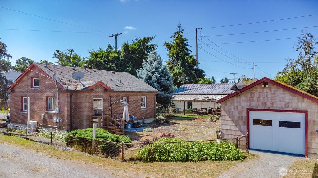 Photo of 303 3rd Street NE, Yelm, WA 98597 (MLS # 2559886)