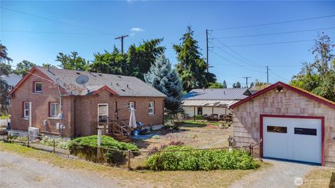 Photo of 303 3rd Street NE, Yelm, WA 98597 (MLS # 2559886)